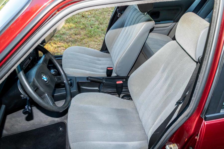 Интерьер BMW 324td Touring (E30) 1991 года  (NA) (фото 50 из 94)